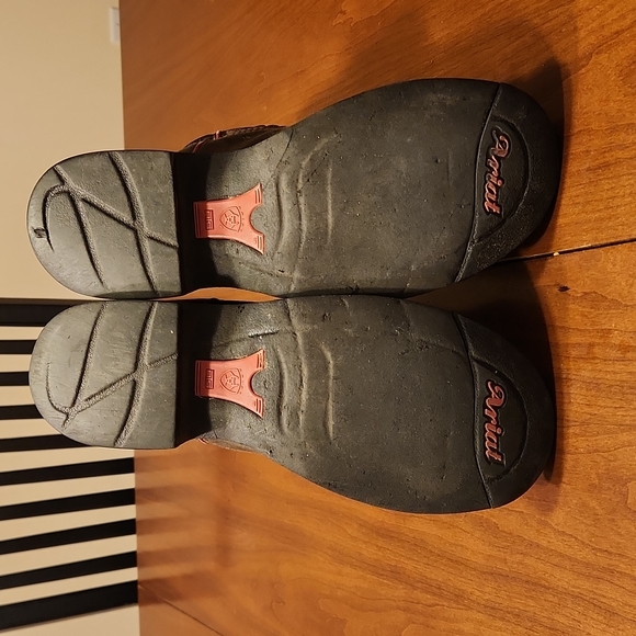 ARIAT ROUND TOE CAMO BOOT - Picture 10 of 14